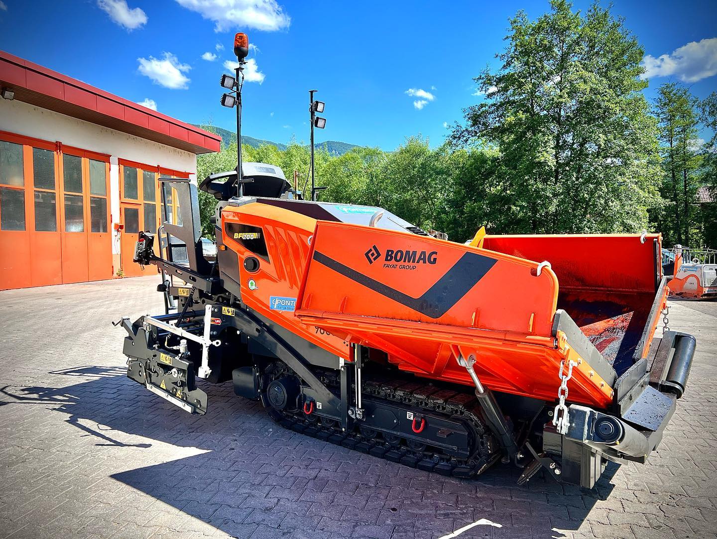 Straßenfertiger, BOMAG BF 200