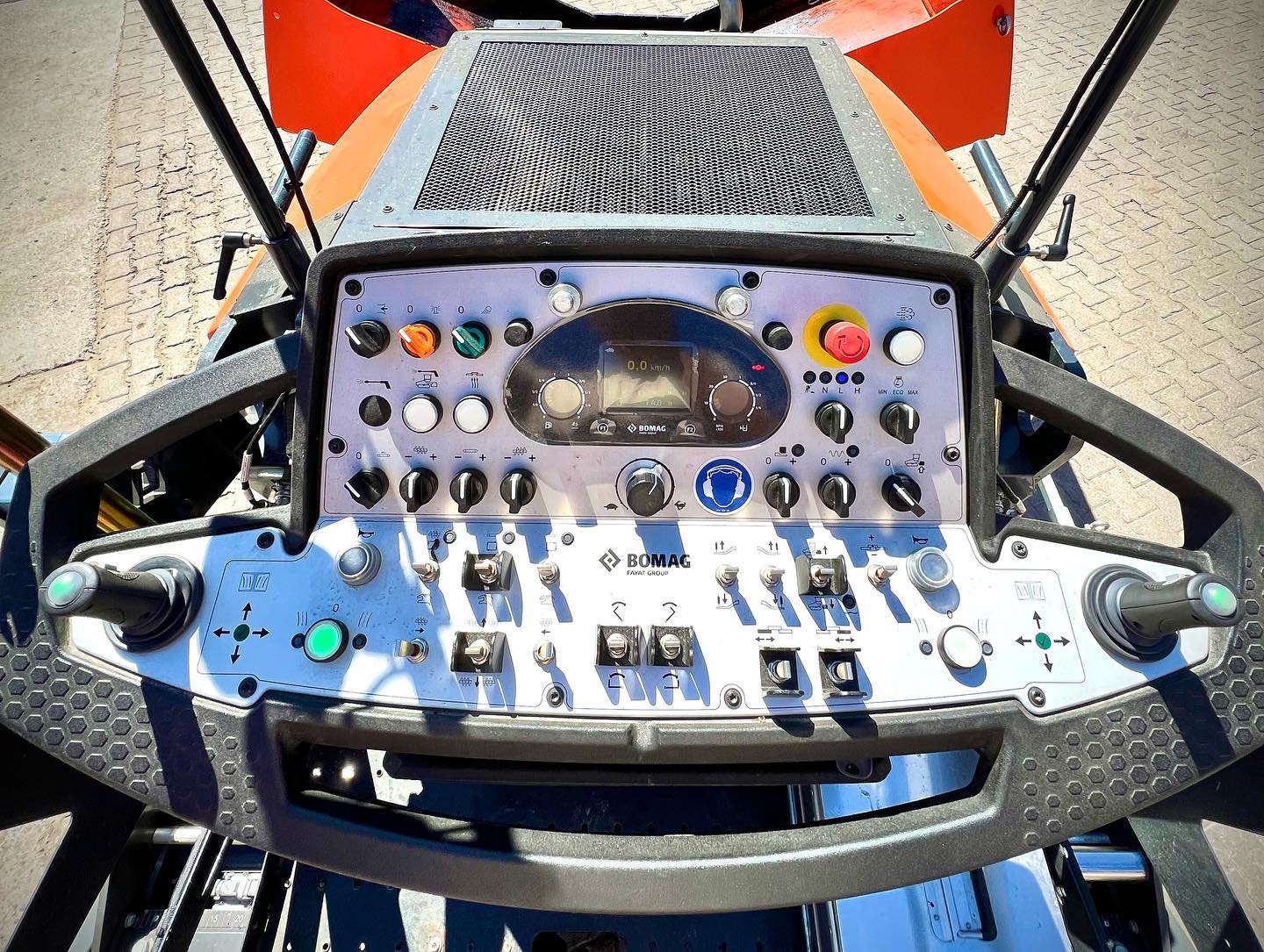 Straßenfertiger, BOMAG BF 200